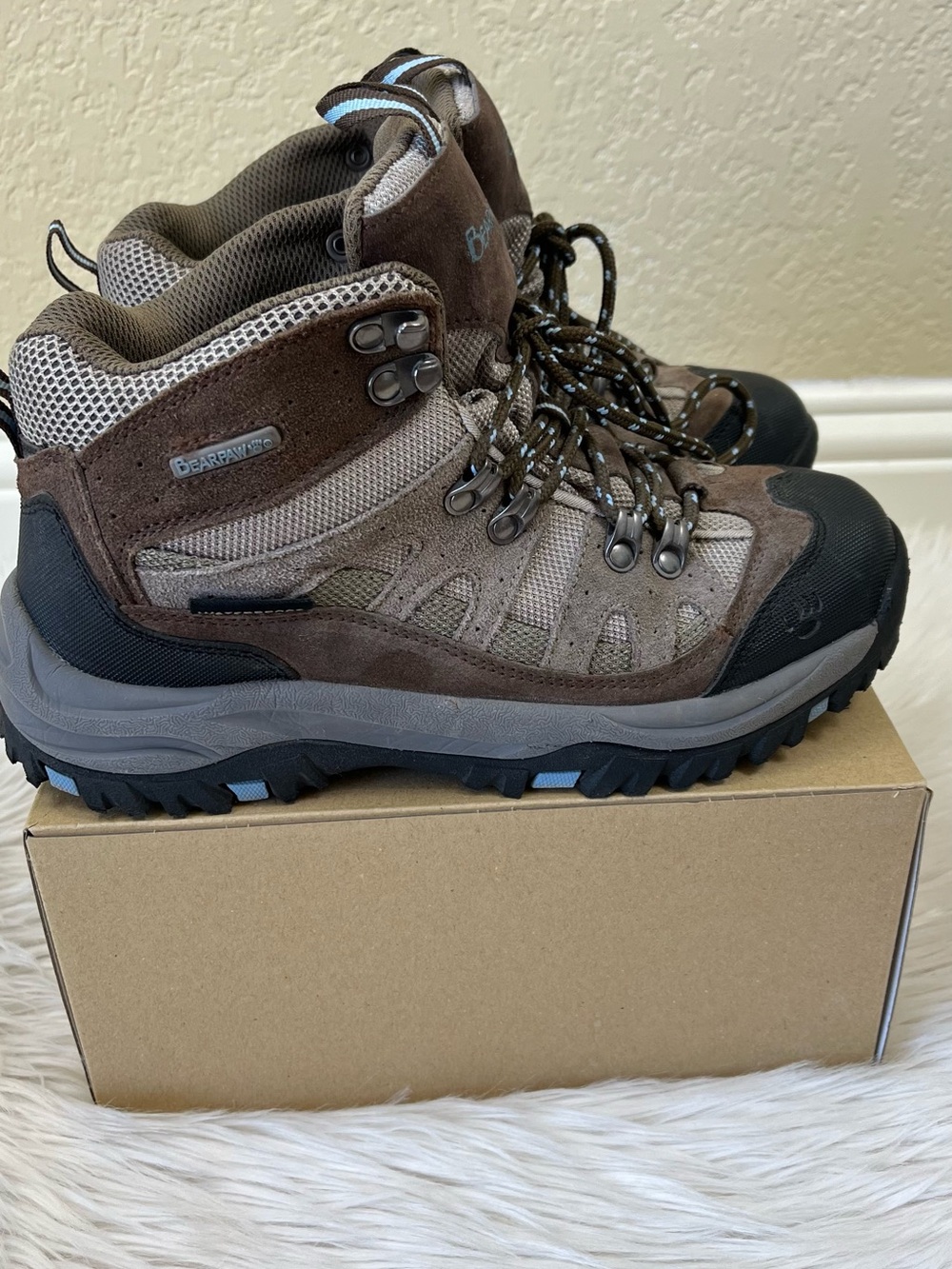 Bearpaw hiking boots, waterproof brown size 7 - Picture 2 of 13